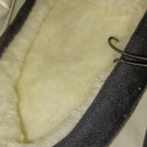 ๐3/$12 Nwt Cozy Black Fleece-Lined Slippers (Xmas Gift) - Picture 4 of 4